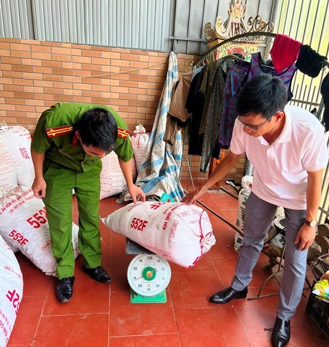 Hà Tĩnh: Bắt quả tang hộ gia đình chế biến hơn 1 tấn mỡ động vật không rõ nguồn gốc