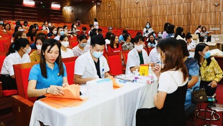 Đoàn viên Công đoàn huyện Hoài Đức háo hức tham gia ngày hội hiến máu