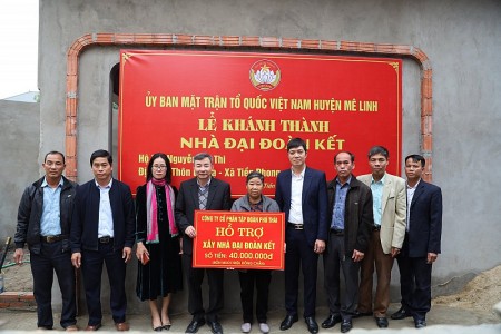 Ủy ban MTTQ Việt Nam huyện Mê Linh hỗ trợ kinh phí xây nhà cho các hộ cận nghèo, hộ nghèo