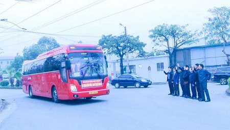 LĐLĐ huyện Thường Tín tổ chức xe đưa người lao động về quê đón Tết