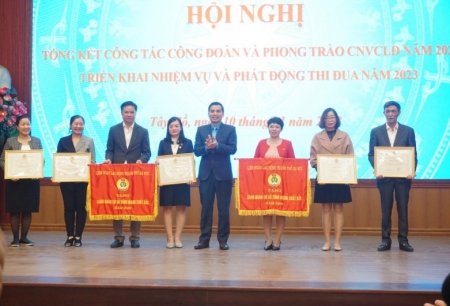 LĐLĐ quận Tây Hồ vượt chỉ tiêu phát triển đoàn viên năm 2022