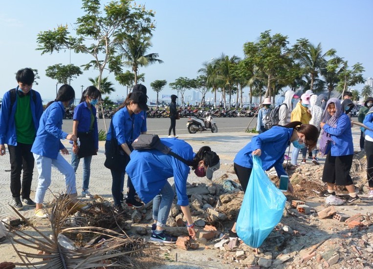 Phạt nặng hành vi xả rác bừa bãi ra nơi công cộng