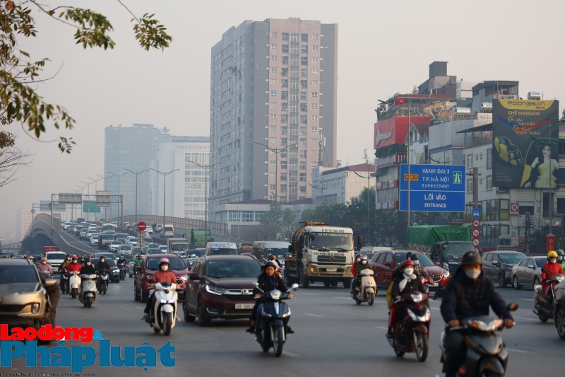 Giao thông tại Hà Nội nhộn nhịp sau kỳ nghỉ Tết Quý Mão