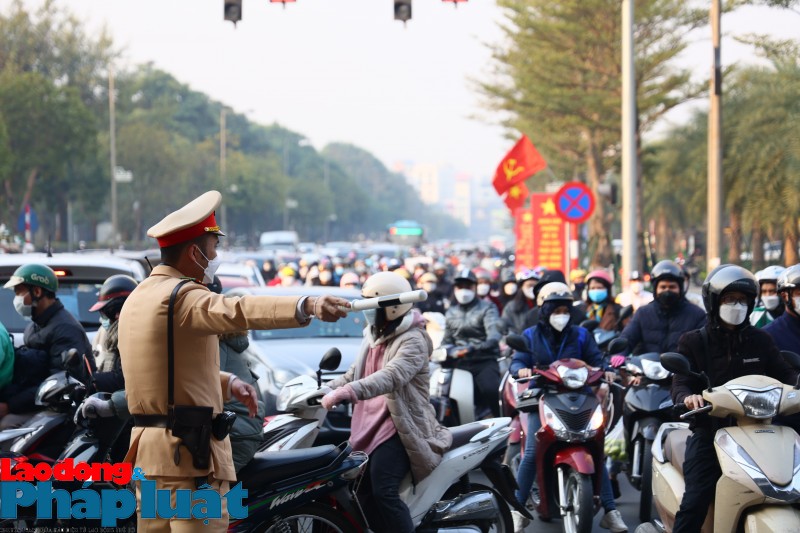 Giao thông tại Hà Nội nhộn nhịp sau kỳ nghỉ Tết Quý Mão