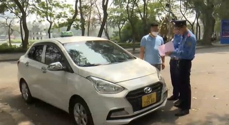 Xử phạt tài xế taxi "bắt chẹt" tiền khách du lịch