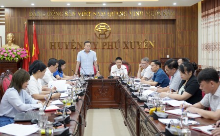 Lãnh đạo LĐLĐ thành phố Hà Nội duyệt chương trình Đại hội Công đoàn huyện Phú Xuyên lần thứ XI