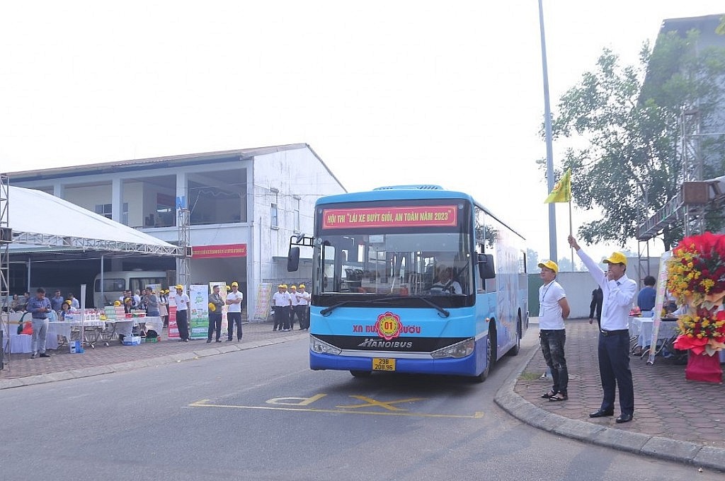 Tài xế tranh tài tại Hội thi lái xe buýt giỏi, an toàn năm 2023