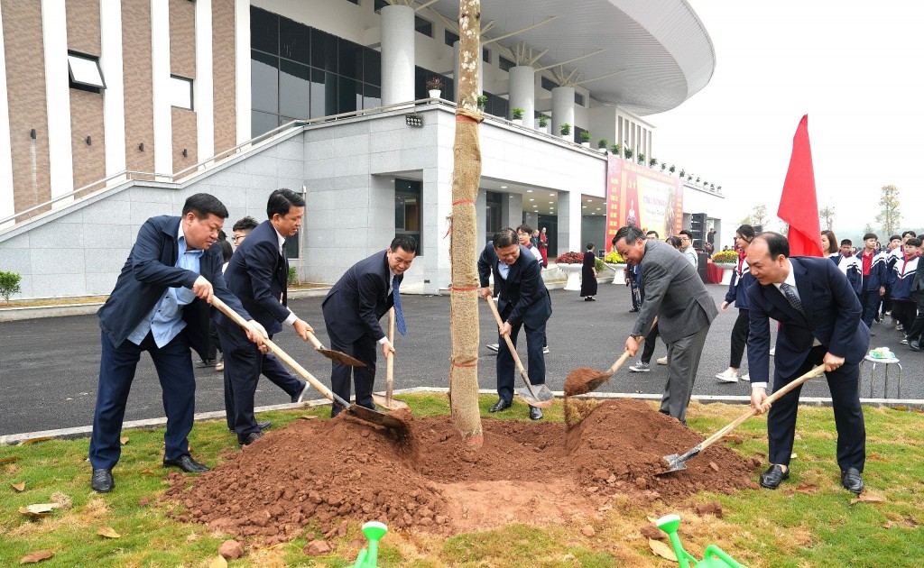 Đông Anh phấn đấu mỗi người dân trồng mới ít nhất một cây xanh