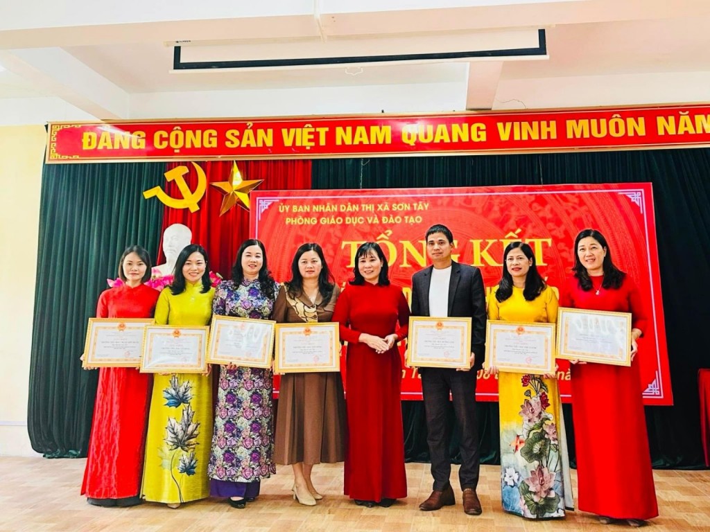 Công đoàn trường Tiểu học Phú Thịnh (Sơn Tây): Tăng cường công tác phối hợp, đẩy mạnh thi đua