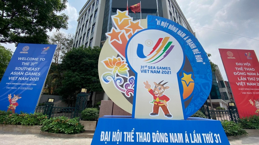 Đường phố Hà Nội trang hoàng rực rỡ chào đón SEA Games 31