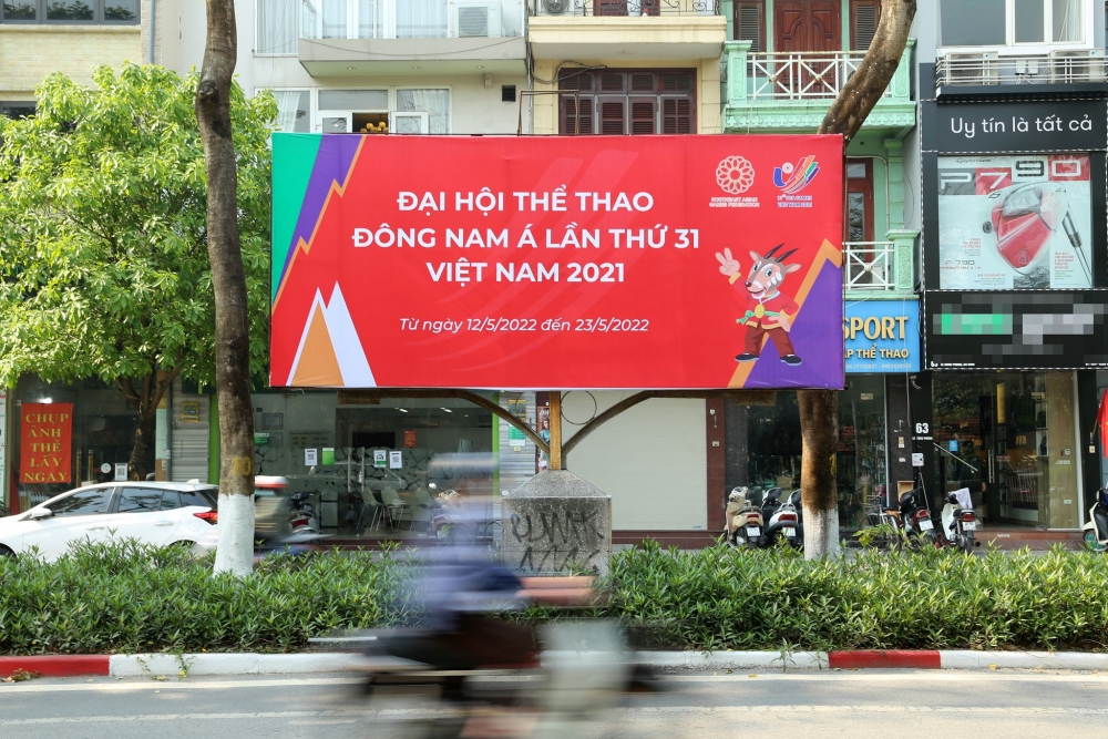 Đường phố Hà Nội trang hoàng rực rỡ chào đón SEA Games 31