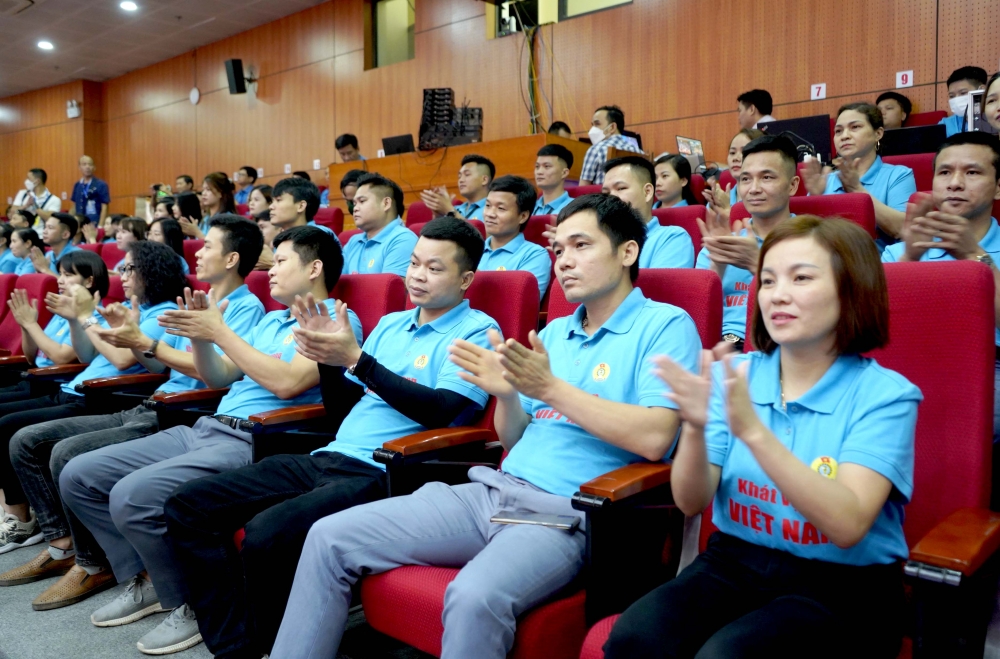 TRỰC TIẾP: Thủ tướng Chính phủ Phạm Minh Chính gặp gỡ, đối thoại với công nhân lao động