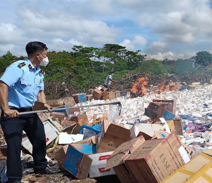 Tiêu hủy hơn 100.000 bao thuốc lá điếu nhập lậu tại Gia Lai