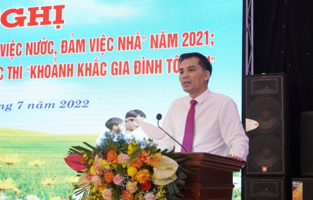 Biểu dương nữ CNVCLĐ "Giỏi việc nước, đảm việc nhà" và “Gia đình CNVCLĐ tiêu biểu”