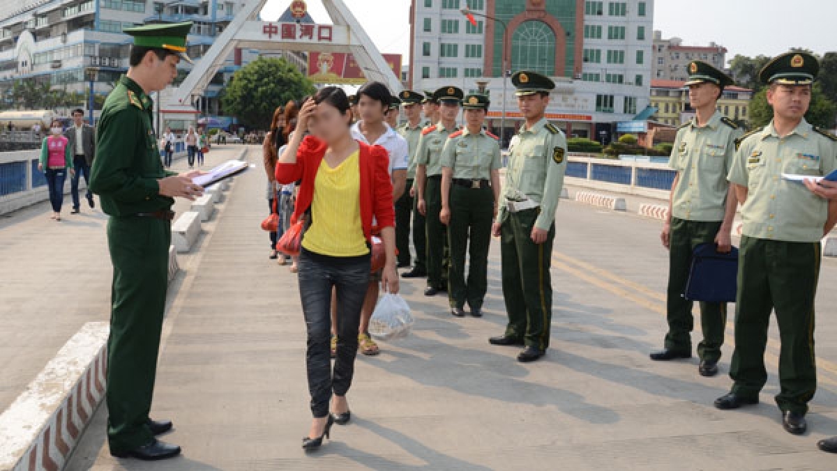 phu nu de tro thanh nan nhan buon ban nguoi vi thich su dung mang xa hoi hinh anh 2