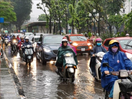 Mùa đông ở miền Bắc đến sớm, cảnh báo mưa lớn dồn dập ở Trung Bộ, Nam Bộ