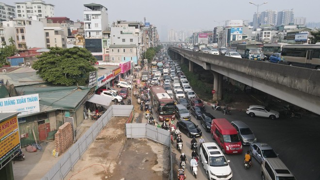 Phương tiện cá nhân tăng chóng mặt, Hà Nội vẫn còn 35 &quot;điểm đen&quot; ùn tắc giao thông ảnh 2